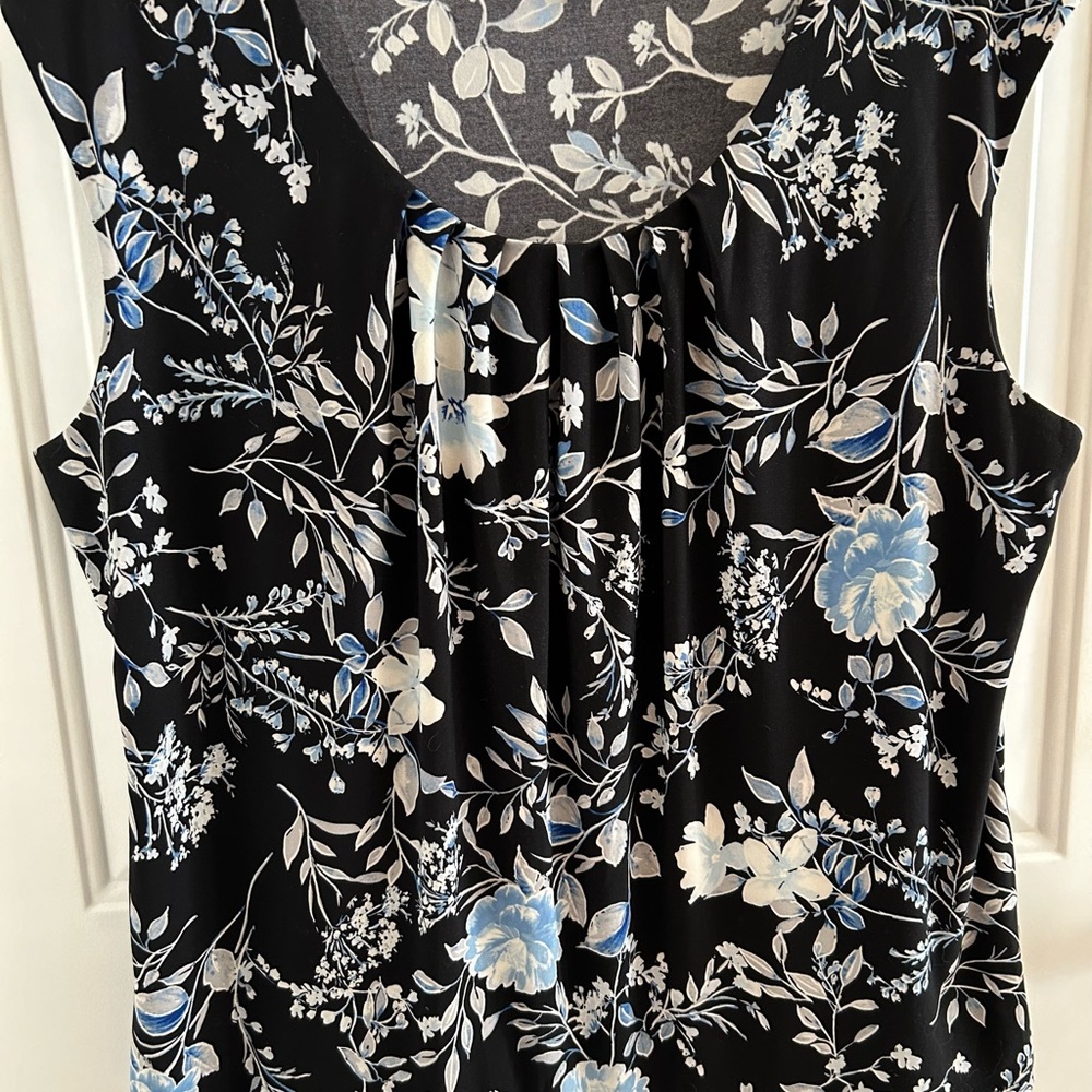 Kasper Sleeveless Shell Blue/Black/White Floral Print 3X